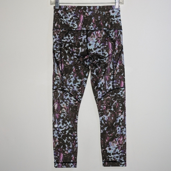 Lululemon Top Speed Full-On Luxtreme Abstract Polka Dot Crop Leggings 4 - Picture 6 of 10